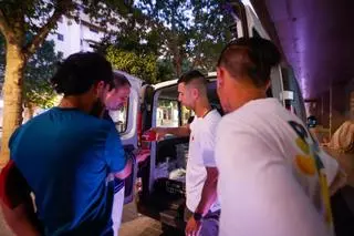 El sino de los sin techo en Córdoba: noches de calor a la espera de la ‘furgo’ amiga