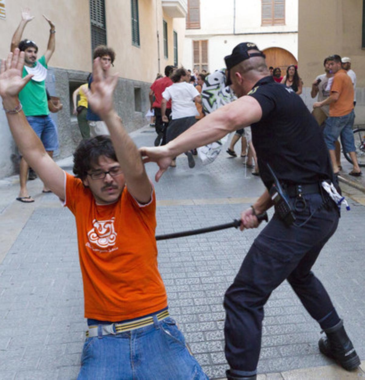Càrrega policial contra indignats concentrats a Palma.
