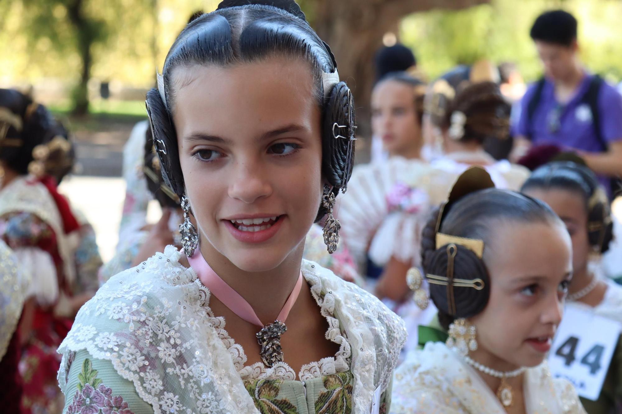 La "passejà" de las candidatas a Fallera Mayor Infantil de València