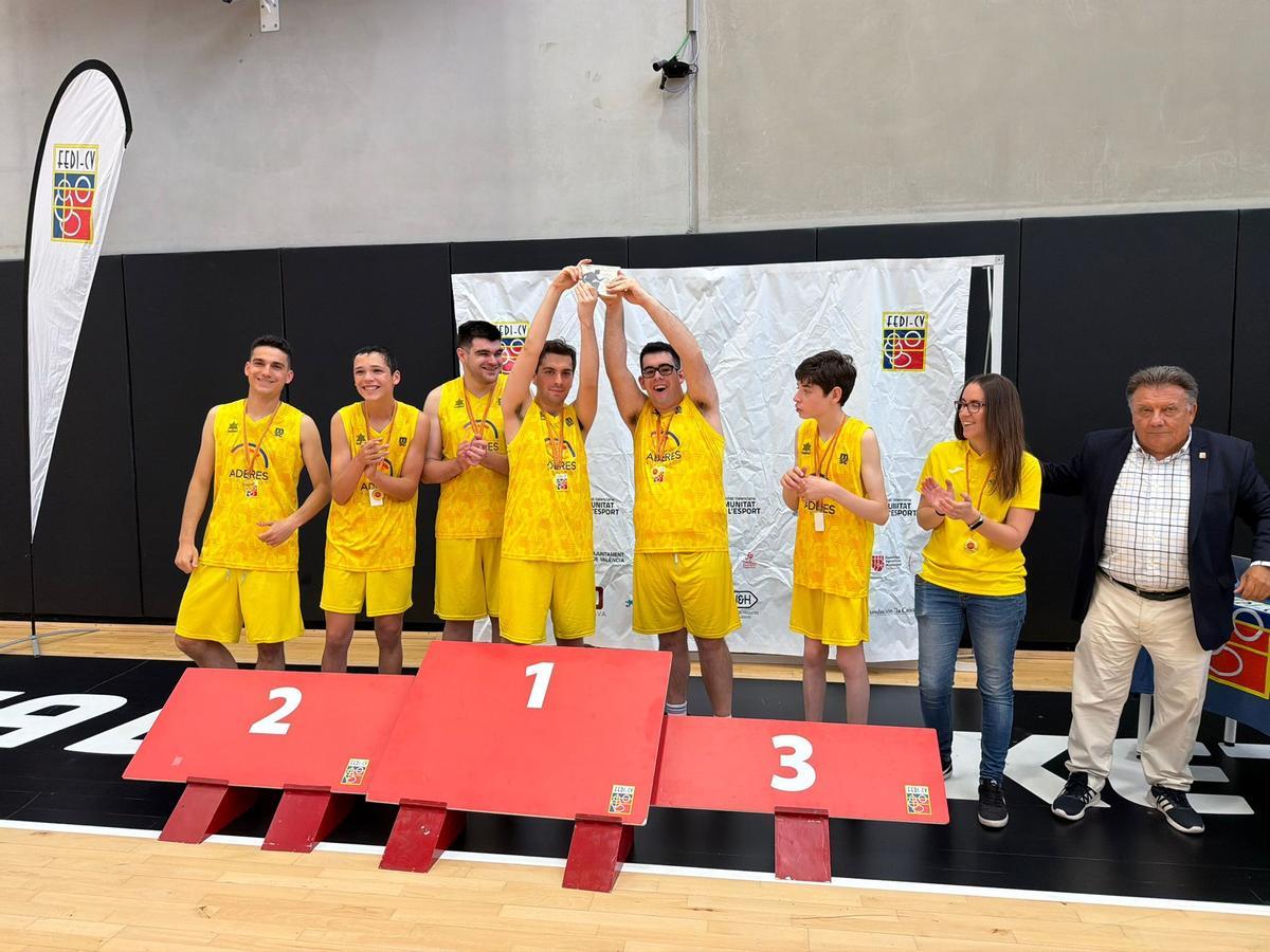 El equipo de adaptada se alza con el primer puesto.