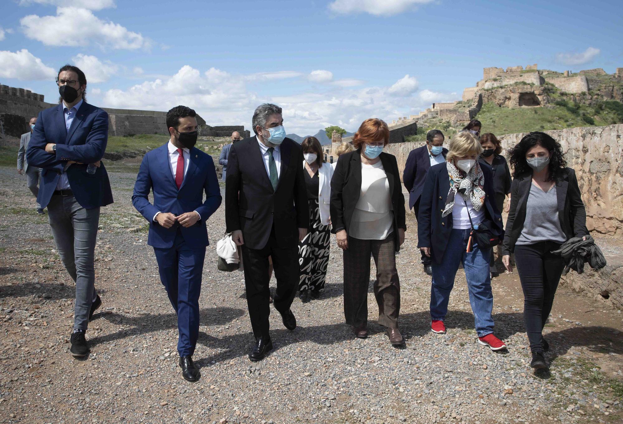 El ministro de Cultura visita el patrimonio de Sagunt.