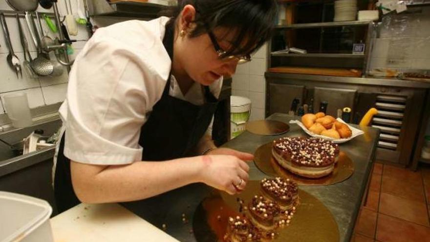 El Café de Xulia sirve tostadas y tartas en corazón. // Bernabé / Cris M.V.