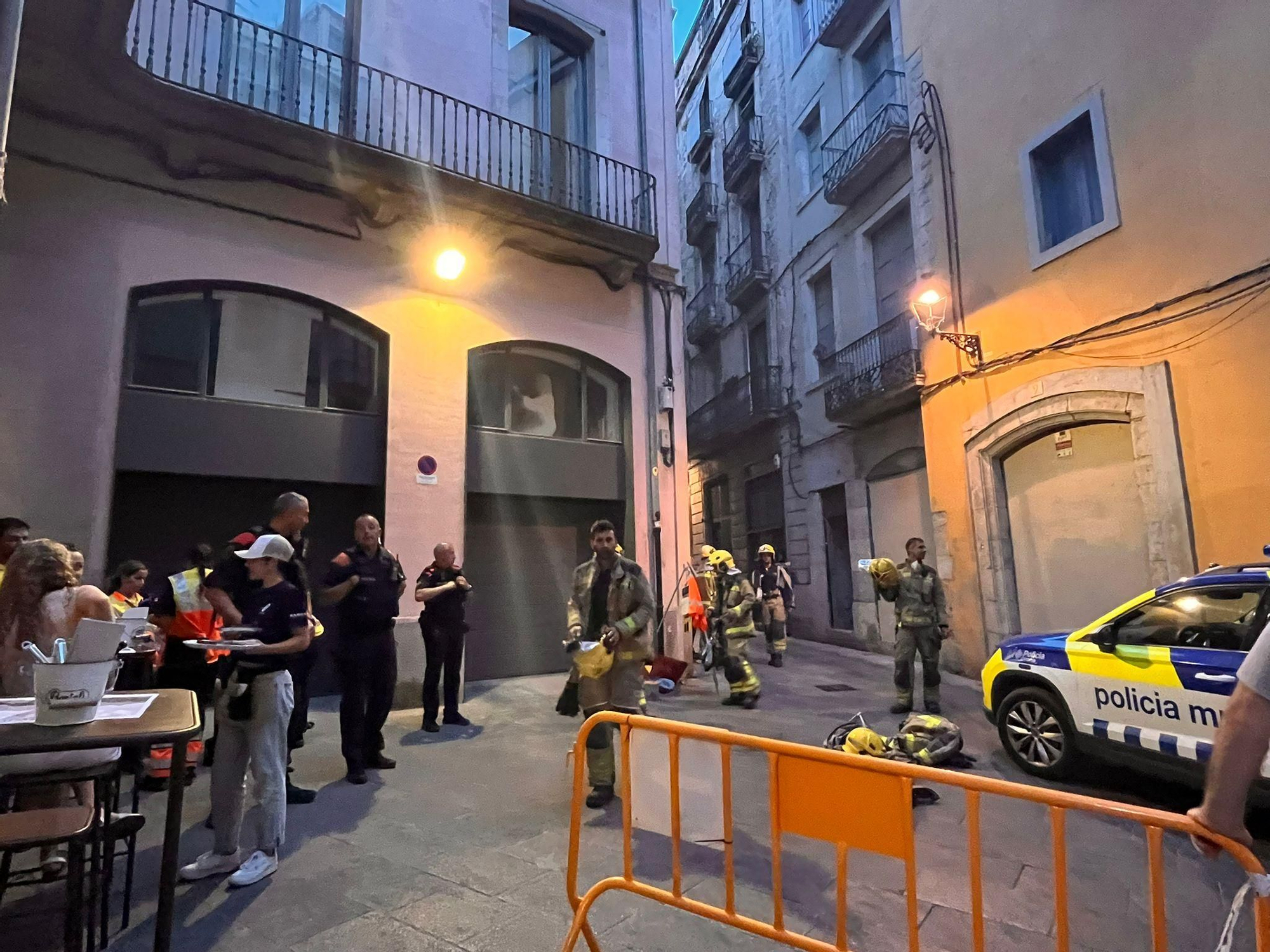 Les imatges de l'esfondrament de part d'un edifici del Barri Vell de Girona