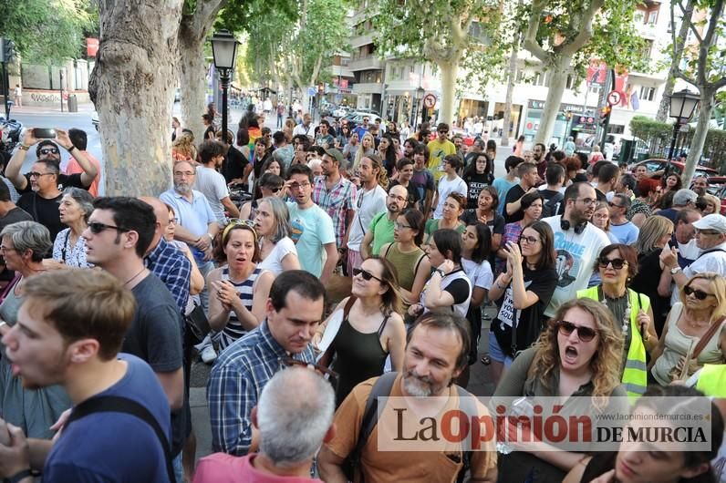 Concentración LGTBI en protesta por la manifestación neonazi del sábado