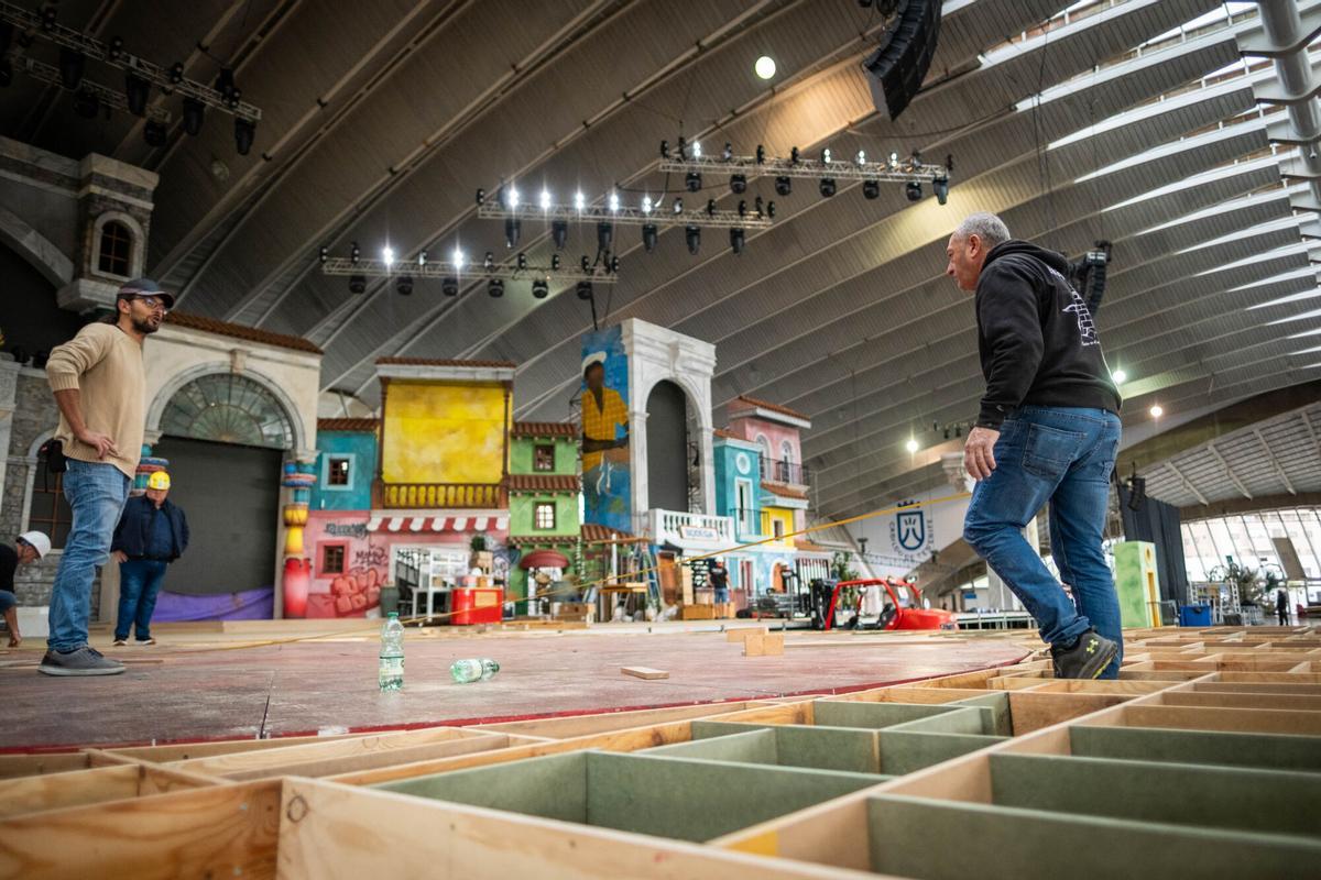El escenario del Carnaval de Santa Cruz de Tenerife, casi a punto.