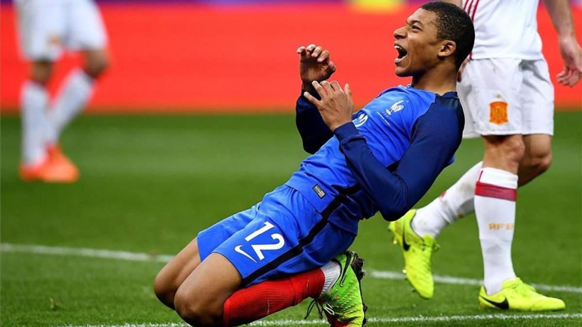 Mbappé, lamentando una ocasión durante el Francia-España