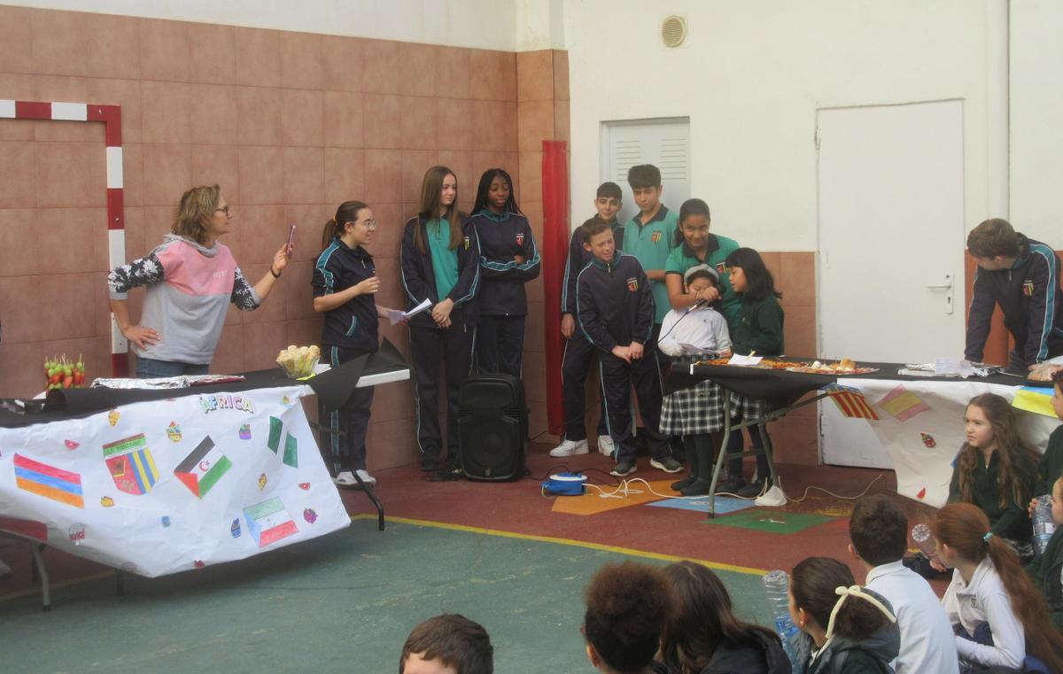 Representantes del alumnado presentan el encuentro.