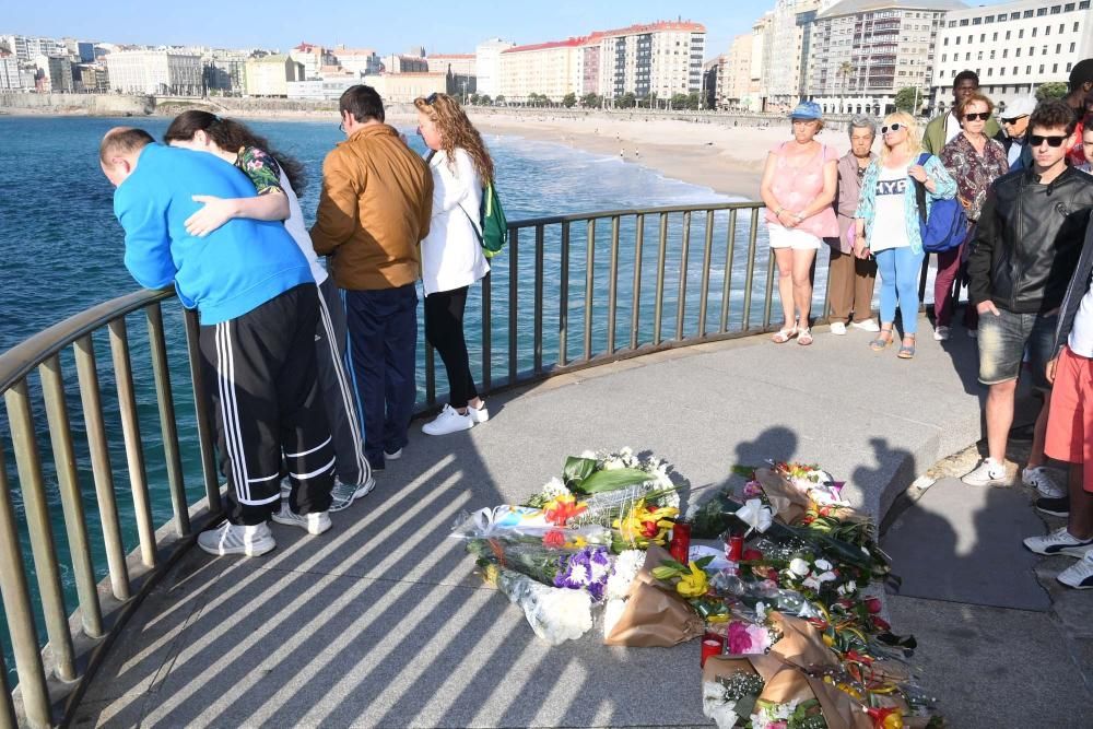 Homenaje en el Orzán al joven ahogado en la playa