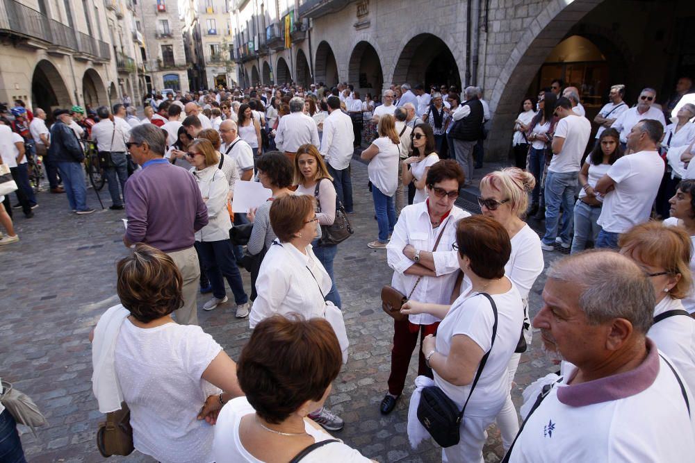 Concentració per reclamar diàleg i convivència a la Plaça del Vi de Girona