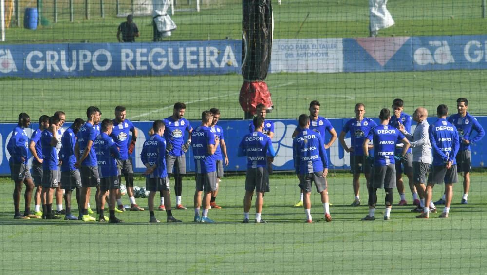 El nuevo técnico blanquiazul llega a A Coruña decidido a sacar al equipo coruñés de donde está -antepenúltimo en su categoría- y lograr el objetivo de estar entre los seis primeros clasificados.