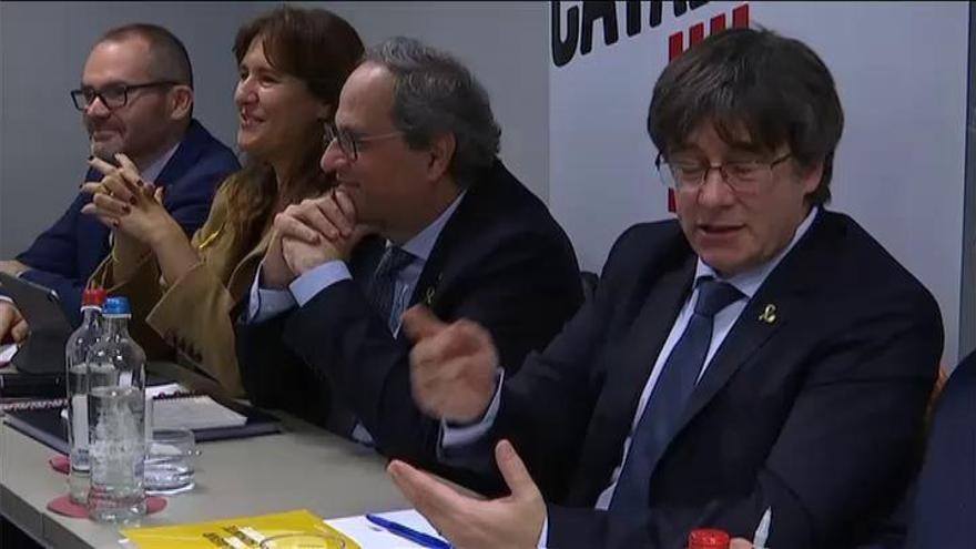 Puigdemont y Torra ajustan en Bruselas la posición de JxCat ante la investidura de Sánchez