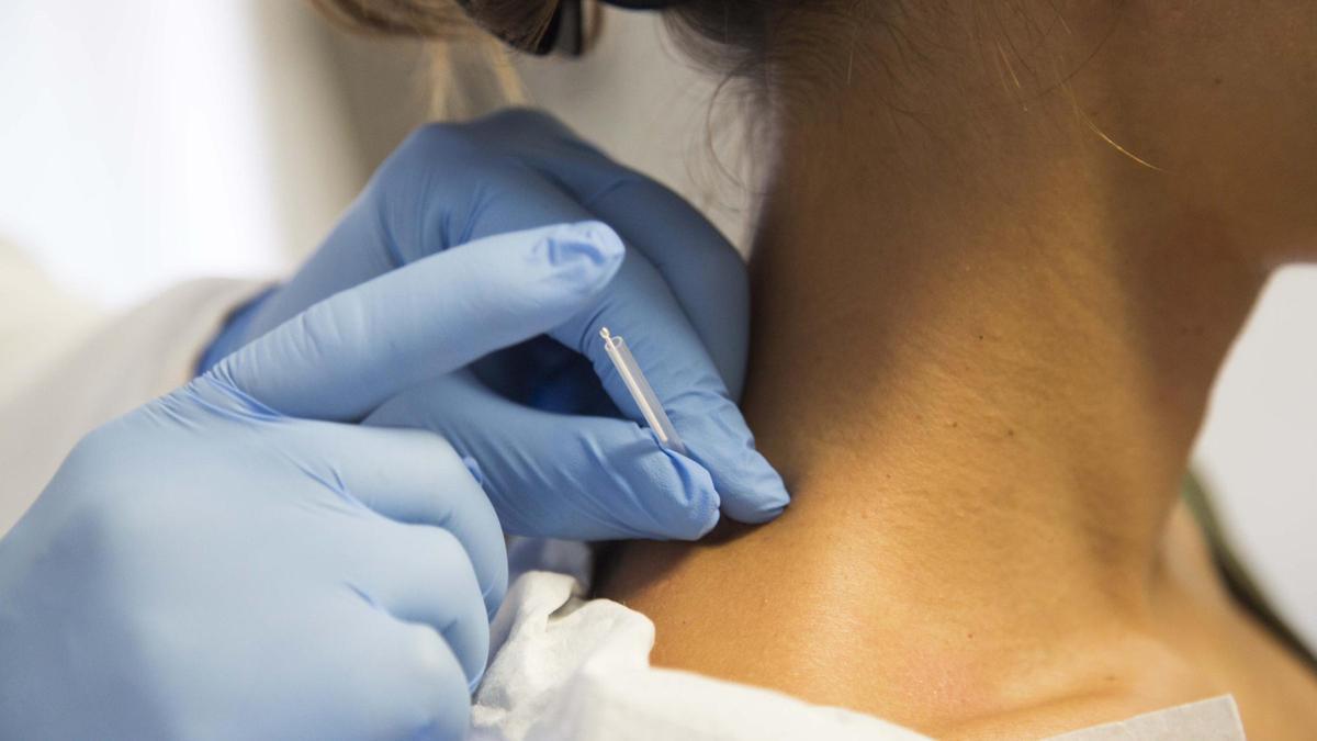 Una terapia en la unidad de Neurología del Hospital General de Alicante