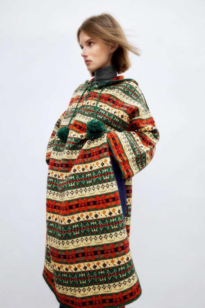 Poncho con lana jacquard de Zara