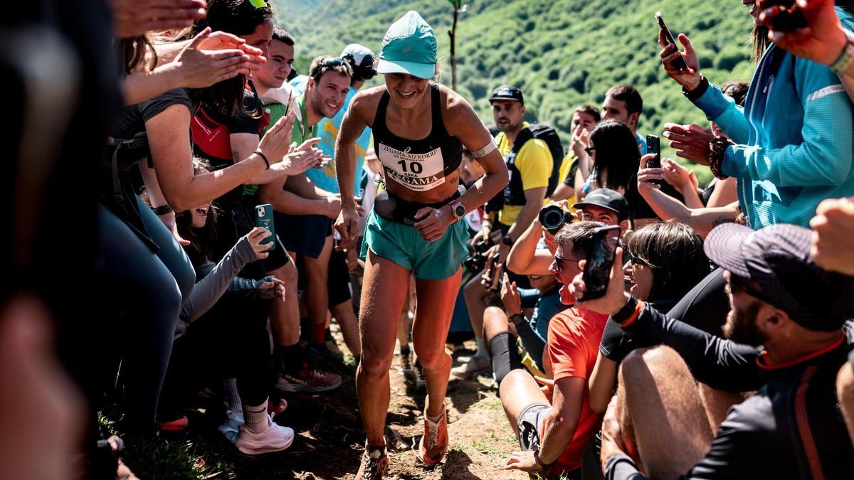 Sara Alonso durante la subida en Sancti Spiritu en la edición 2025 de la Zegama -Aizkorri