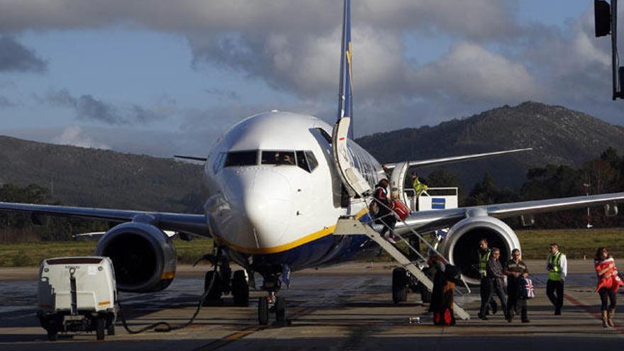 Un vuelo de Ryanair en Peinador // R.Grobas