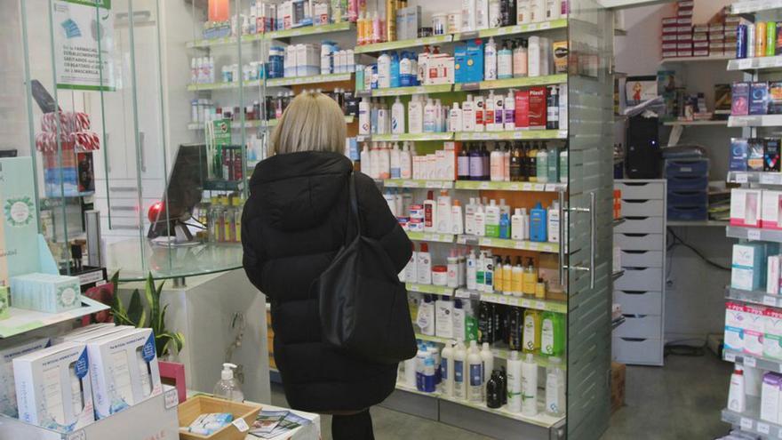 Los turnos de guardia de las farmacias causan rechazo en varios concellos rurales
