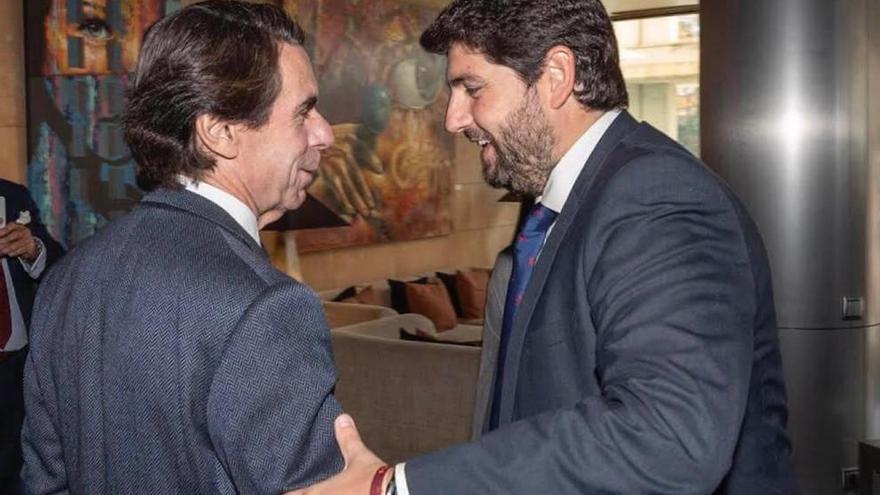 José María Aznar y Fernando López Miras, ayer, en el Hotel Nelva, en Murcia.