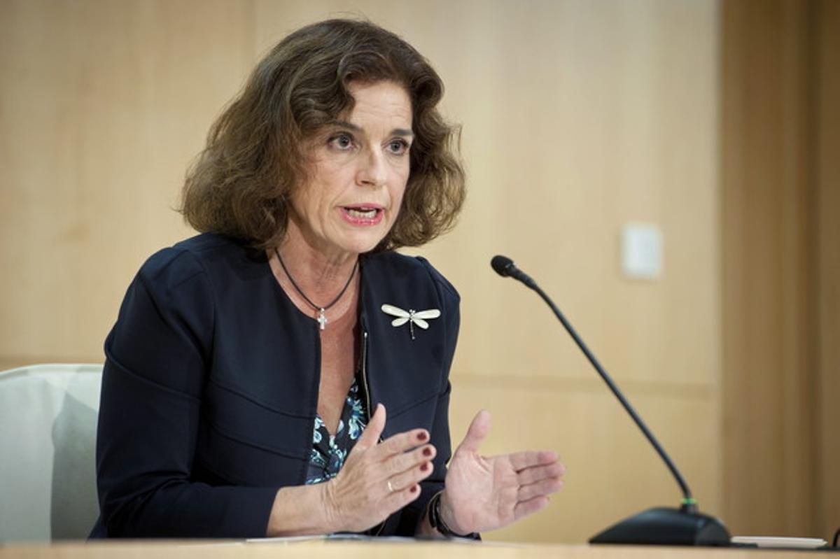 Botella alude a la "naturaleza" para explicar por qué no hay mujeres en la nueva generación de bomberos