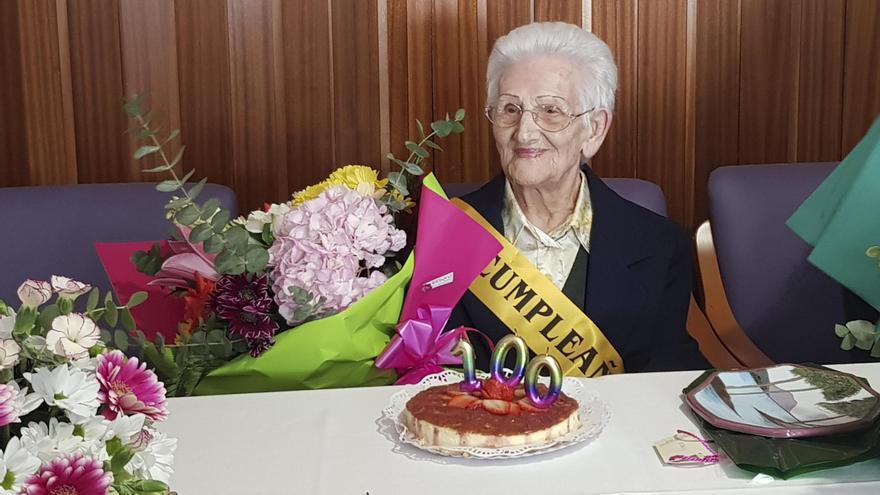 Araceli, primera vacunada contra la covid en España, cumple 100 años: &quot;Estoy como si tuviera 20&quot;