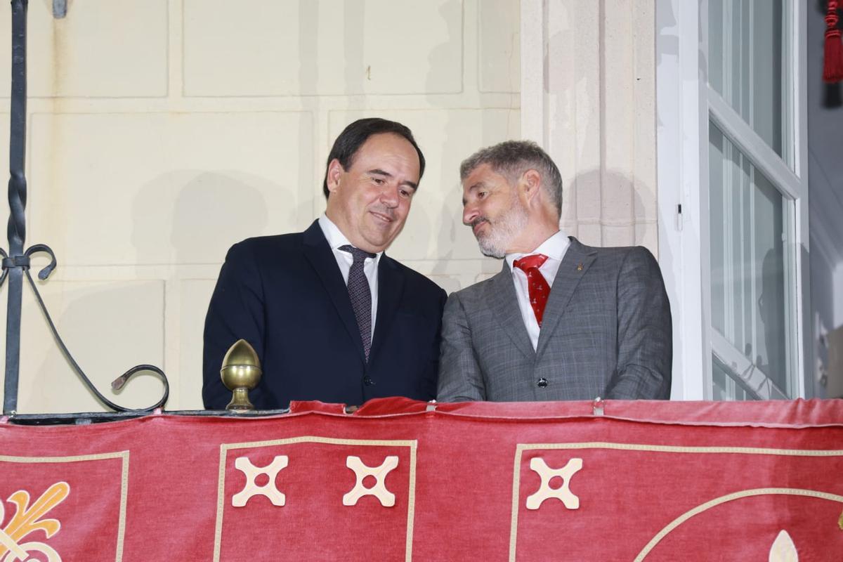 Juanfran Pérez Llorca, presidente de la Generalitat, y Pepe Vegara, alcalde de Orihuela, en la exposición pública del Oriol