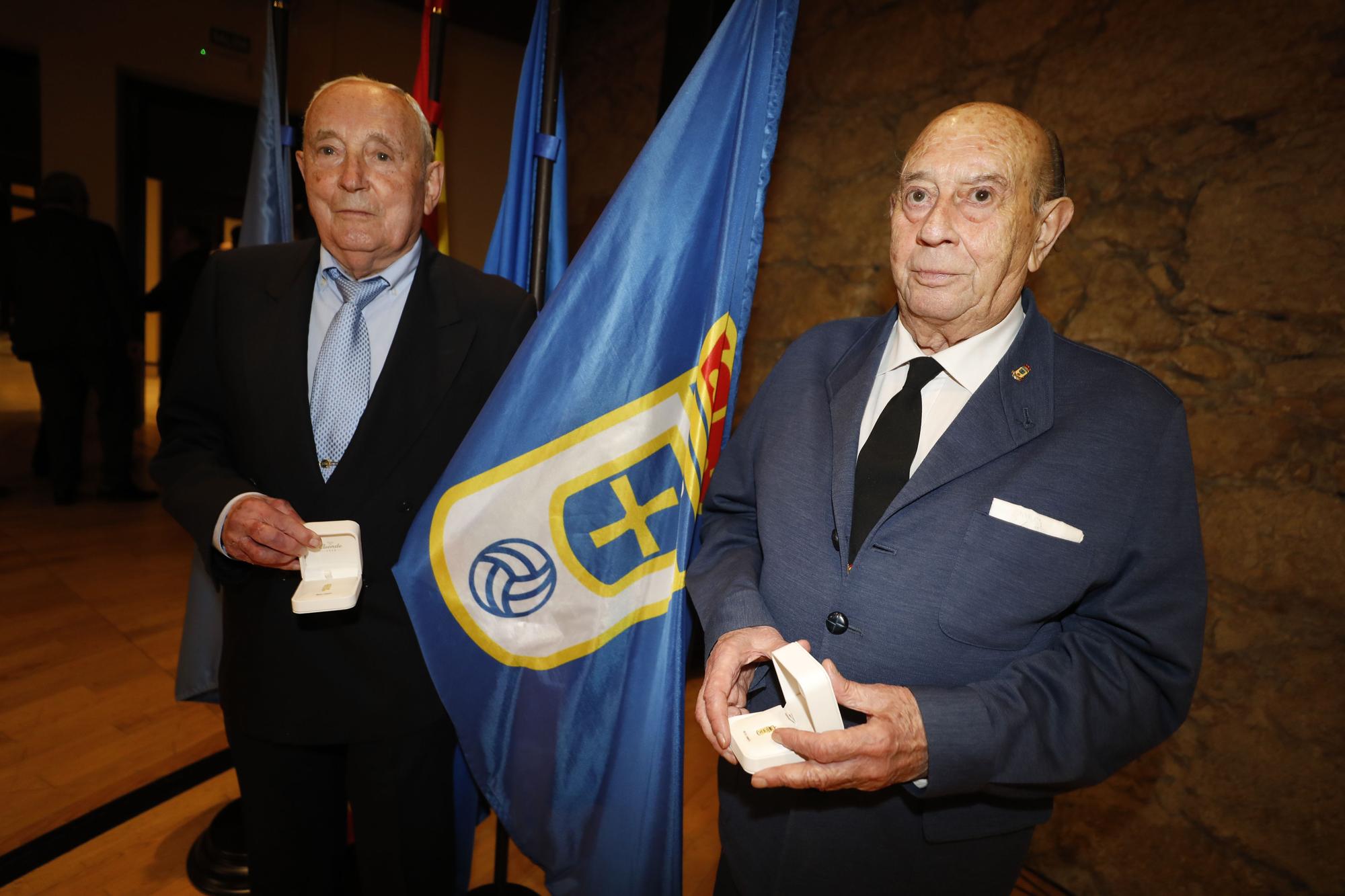 EN IMÁGENES: El Oviedo homenajea a sus abonados más antiguos