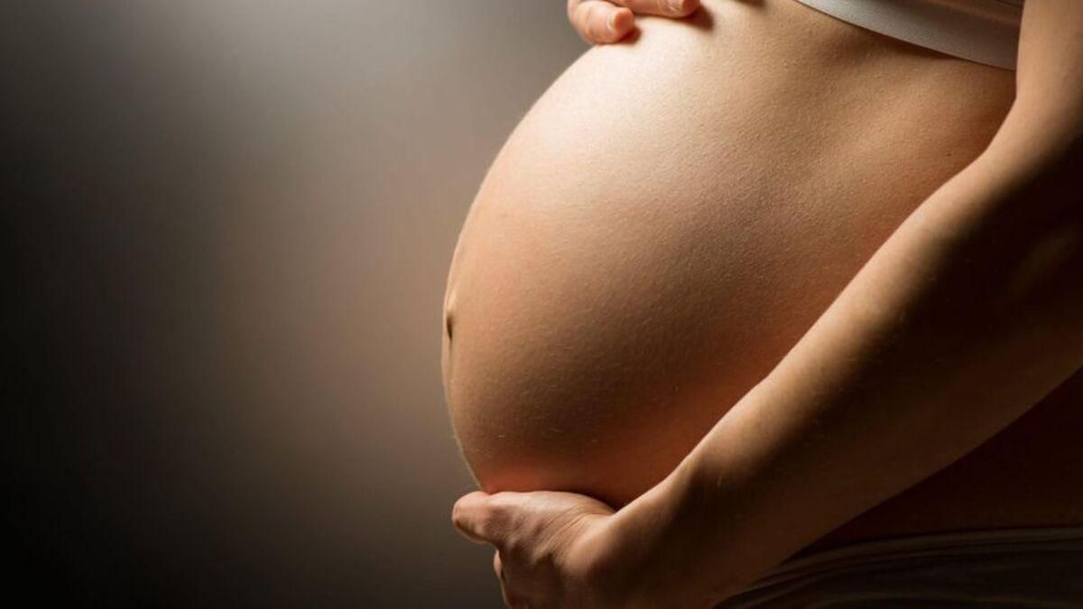 Una mujer embarazada en una imagen de archivo