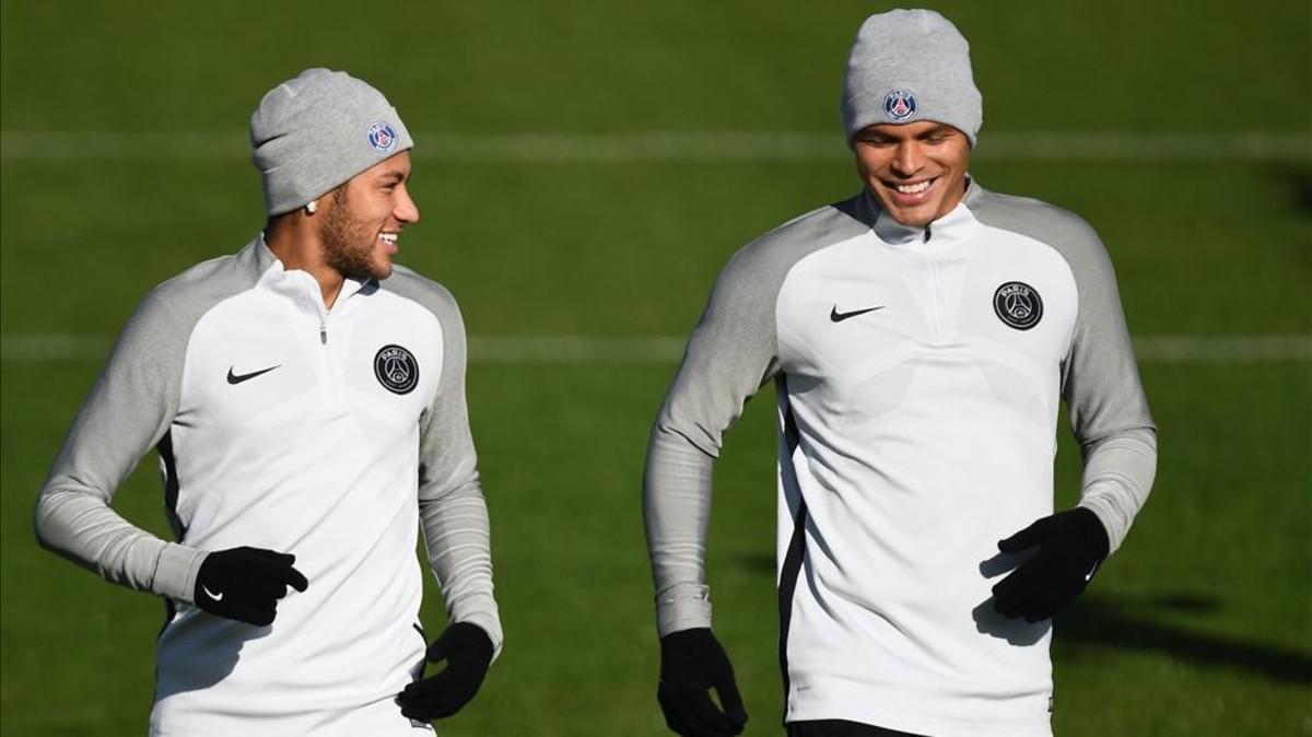 Thiago Silva espera seguir compartiendo vestuario con Neymar la próxima temporada