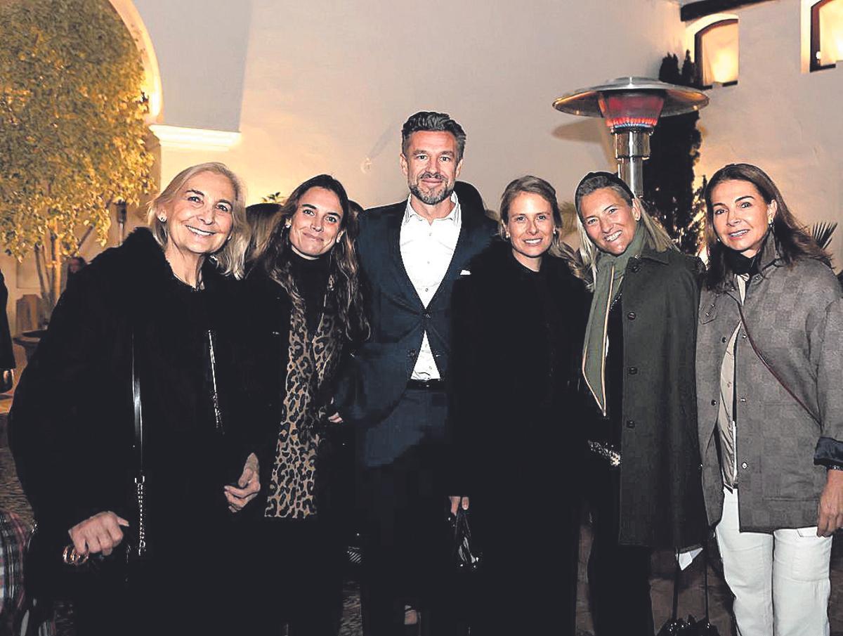 Maguy Alonso Stuyck, Victoria Aznar Alonso, Federico Becker, Verena Stohr, Marta Maíllo de Aguilera y María Perez Cospedal.