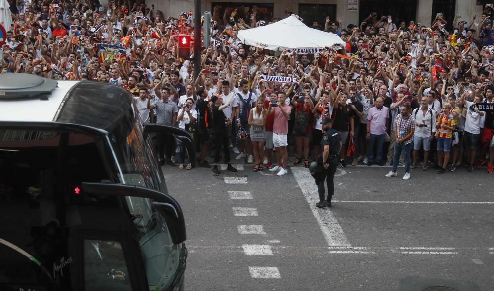 Así ha recibido la afición al Valencia en Mestalla