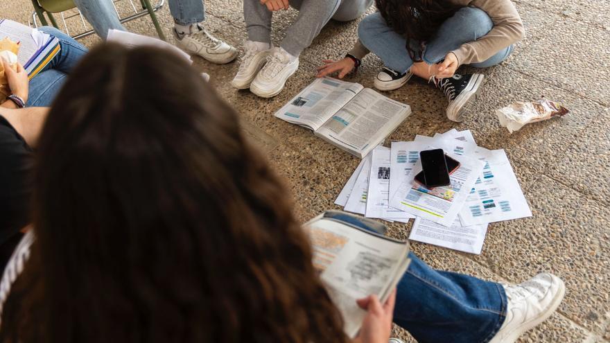 Tres meses sin móviles en las aulas de Canarias: una medida positiva, pero mejorable