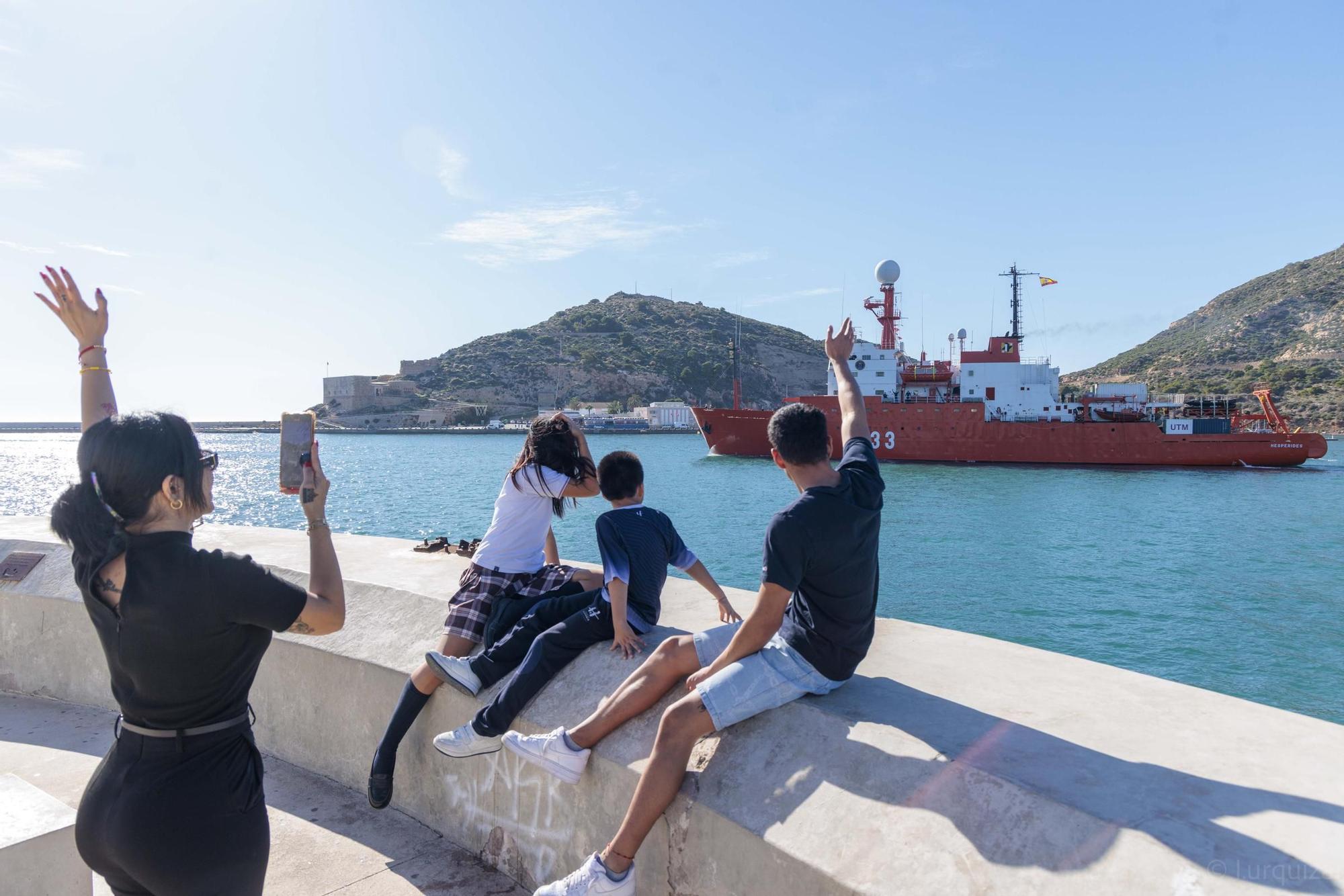 Las imágenes de la despedida del buque Hespérides en Cartagena