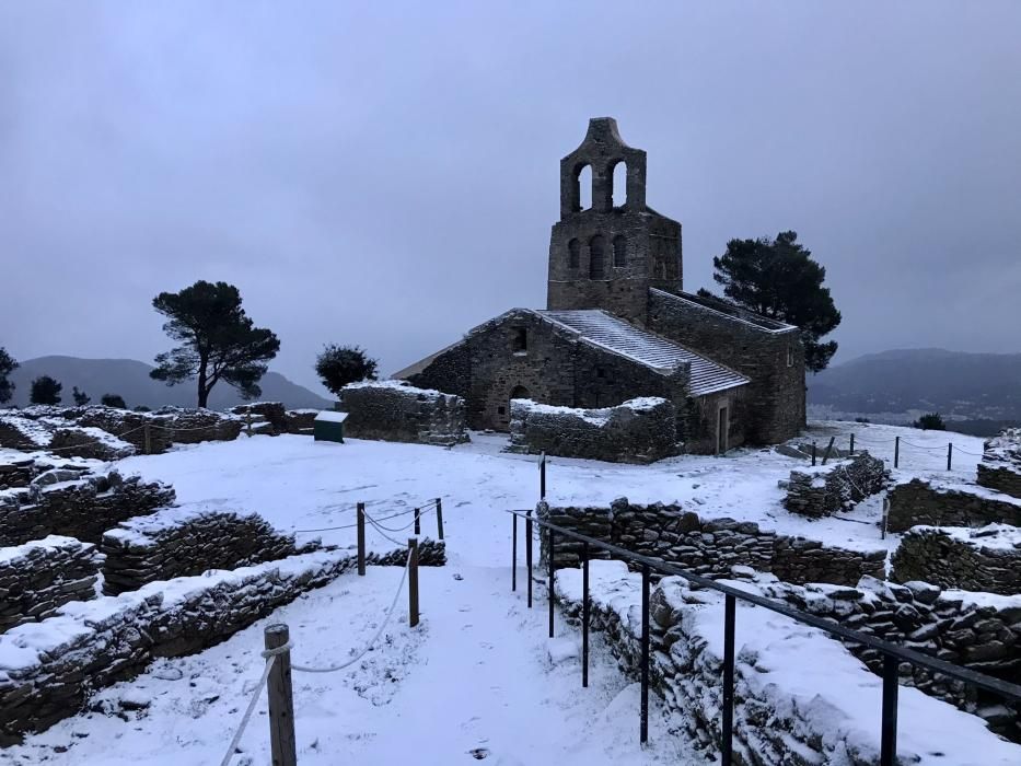 La neu fa acte de presència a l'Alt Empordà