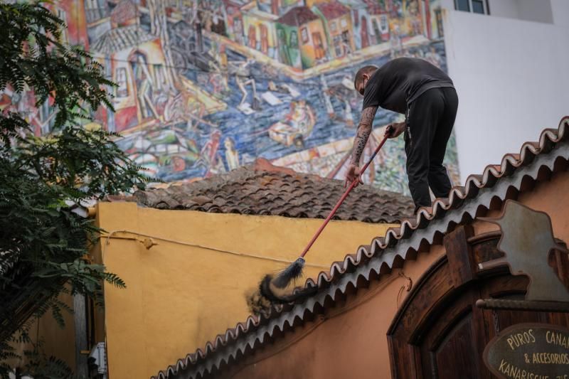Volcán de La Palma: Limpieza de ceniza en Los Llanos de Aridane