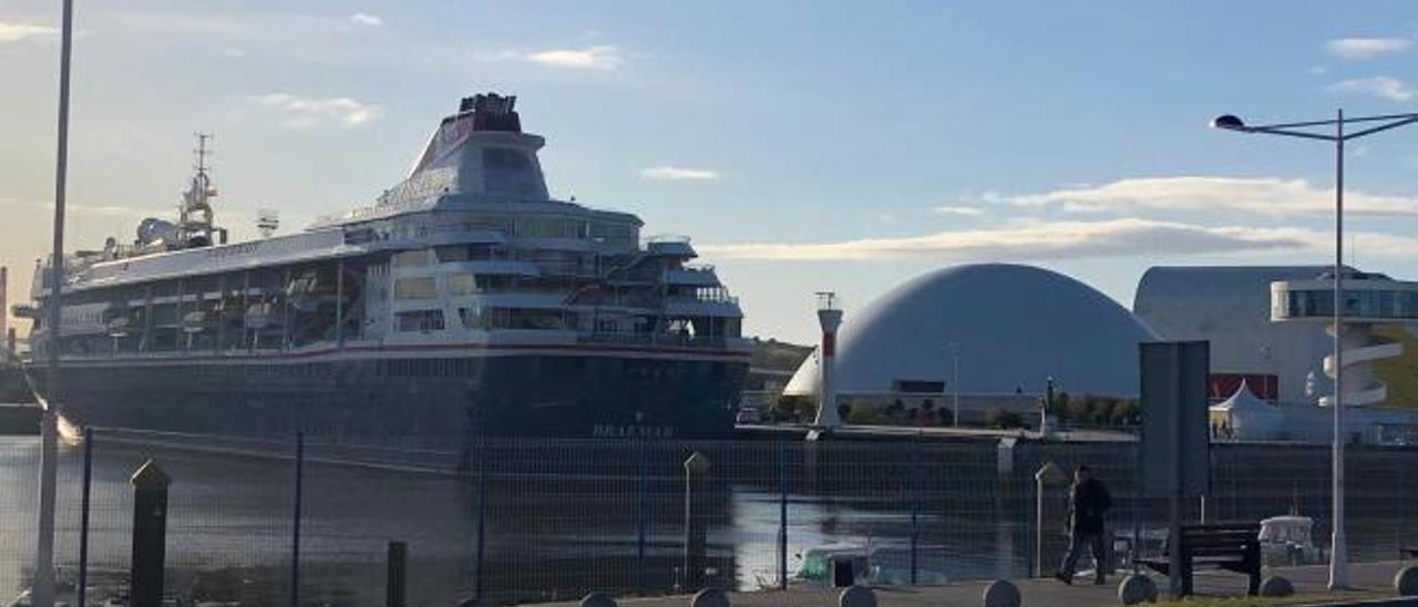 El primer crucero de la temporada atraca en Avilés