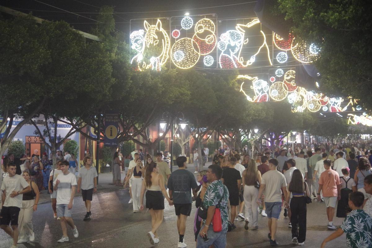 Lleno en el Real la primera noche de la Feria de Málaga 2025