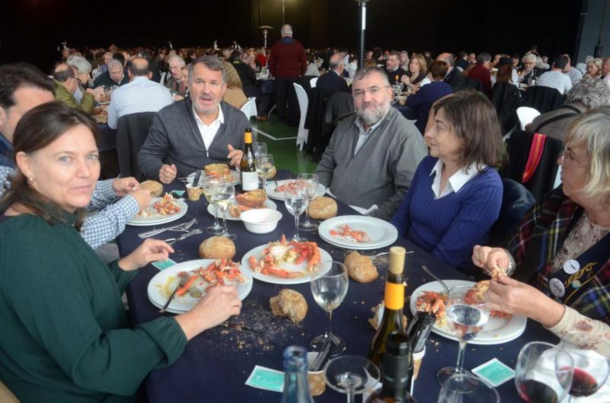 La “comida centoleira” de confraternidad celebrada la semana pasada en Xil (Meaño). |   //  NOÉ PARGA