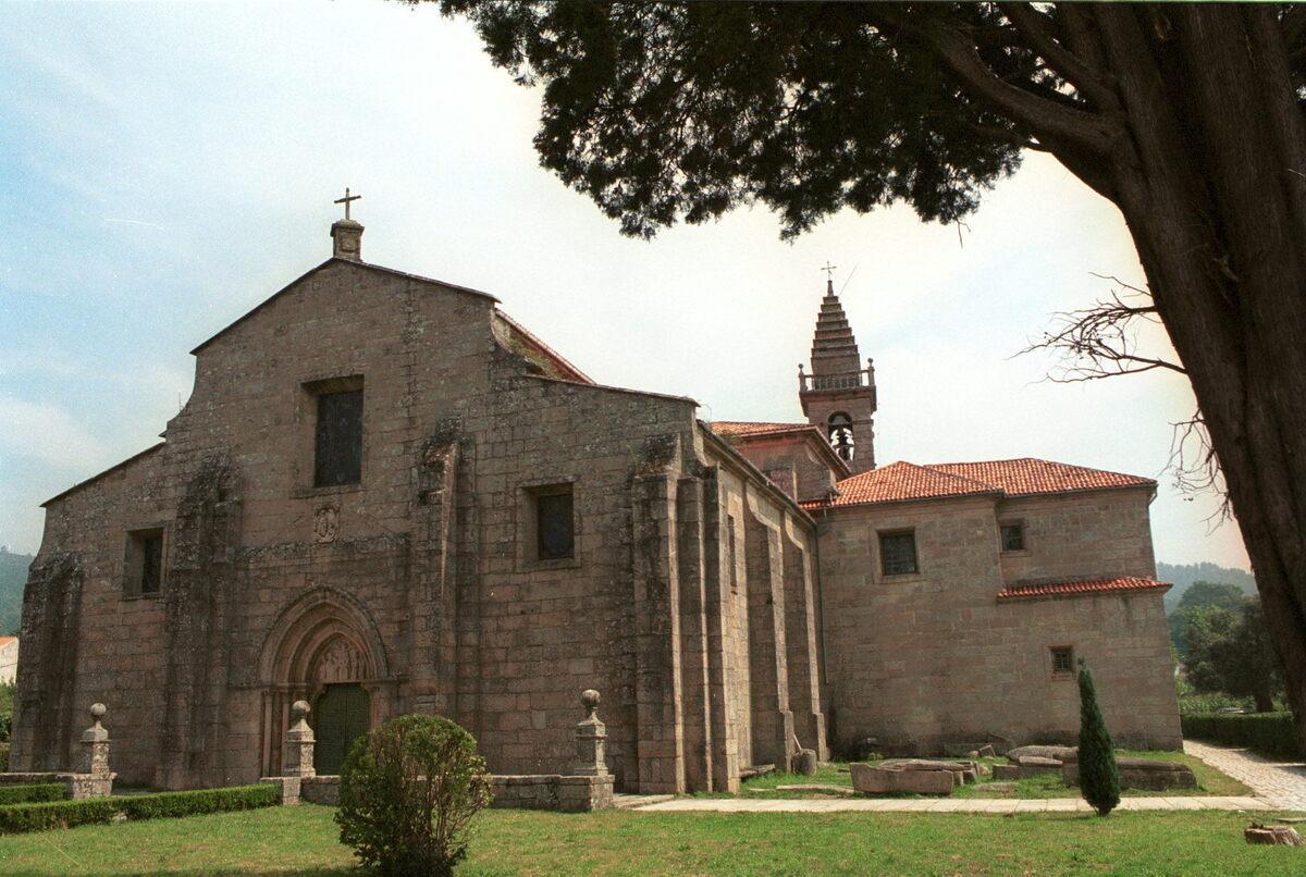 Vista exterior de la fachada de la Colegiata de Iria Flavia, en Padrón