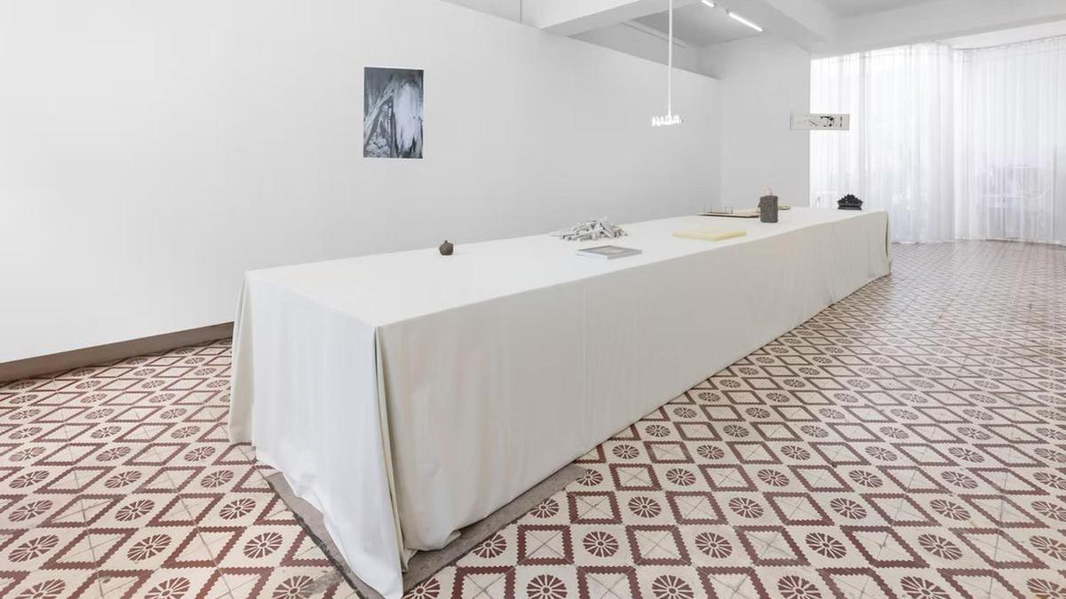 La exposición 'O Banquete (1)' refuerza en Portugal la apuesta de la Fundació Caixa Castelló por tender puentes culturales entre territorios periféricos.