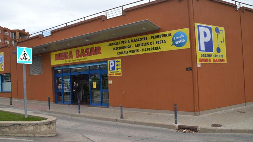 La façana del Mega Basar.