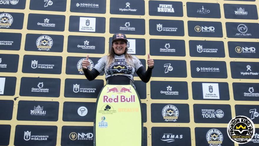 La rider tinerfeña Alexandra Rinder, en el primer cajón del podio de Gáldar, Gran Canaria.