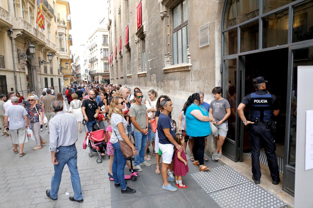 Puertas abiertas en el Palau de la Generalitat con motivo del 9 d'Octubre