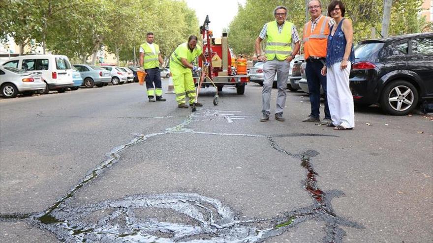 Arreglan el firme de 15 vías y aplazan el plan asfalto a después del verano