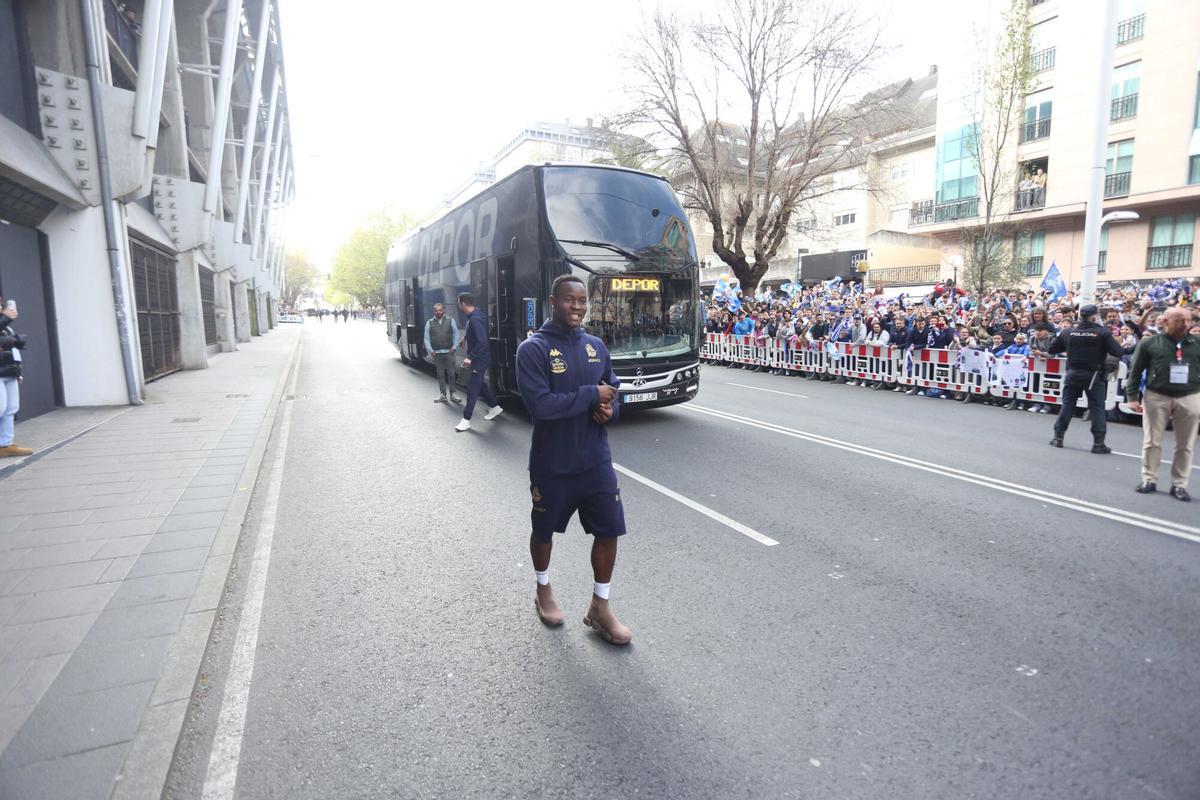 Así recibió el deportivismo al equipo antes del partido ante el Málaga