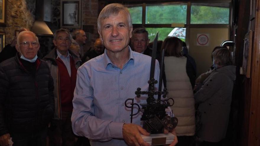 José Fernando Iglesias Cosio recoge el premio “Ponteín del año” por su compromiso con San Claudio