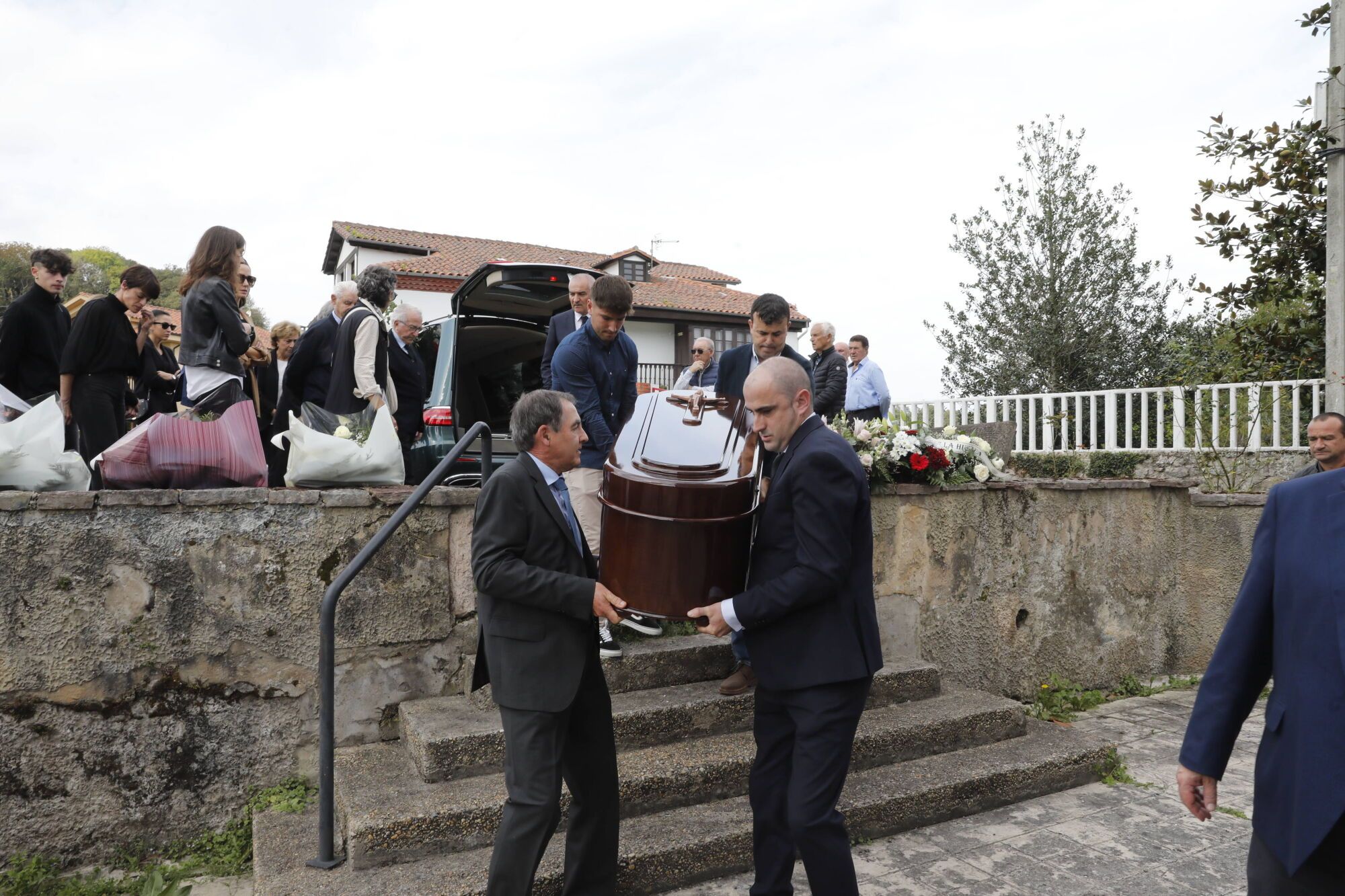 Así fue el funeral de Emilio Serrano en Ribadesella