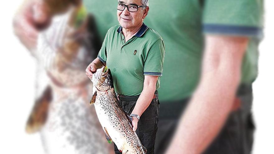 Un naveto pesca una trucha de cuatro kilos y medio