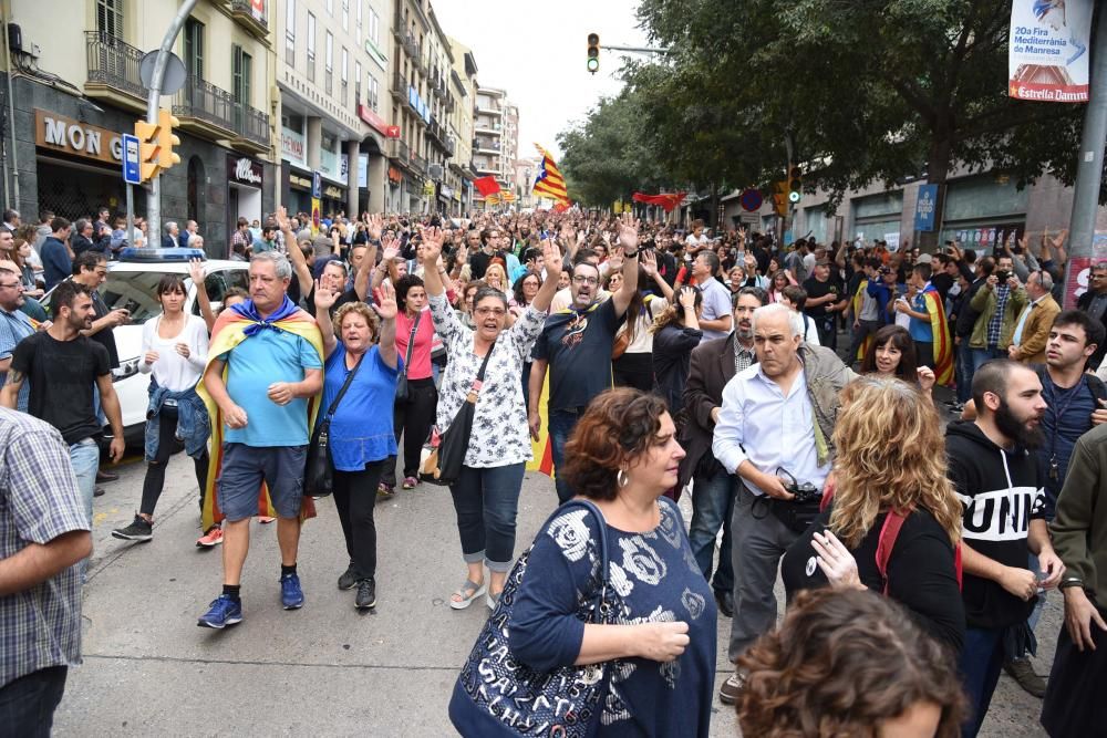 Multitudinària manifestació contra la violència a Manresa