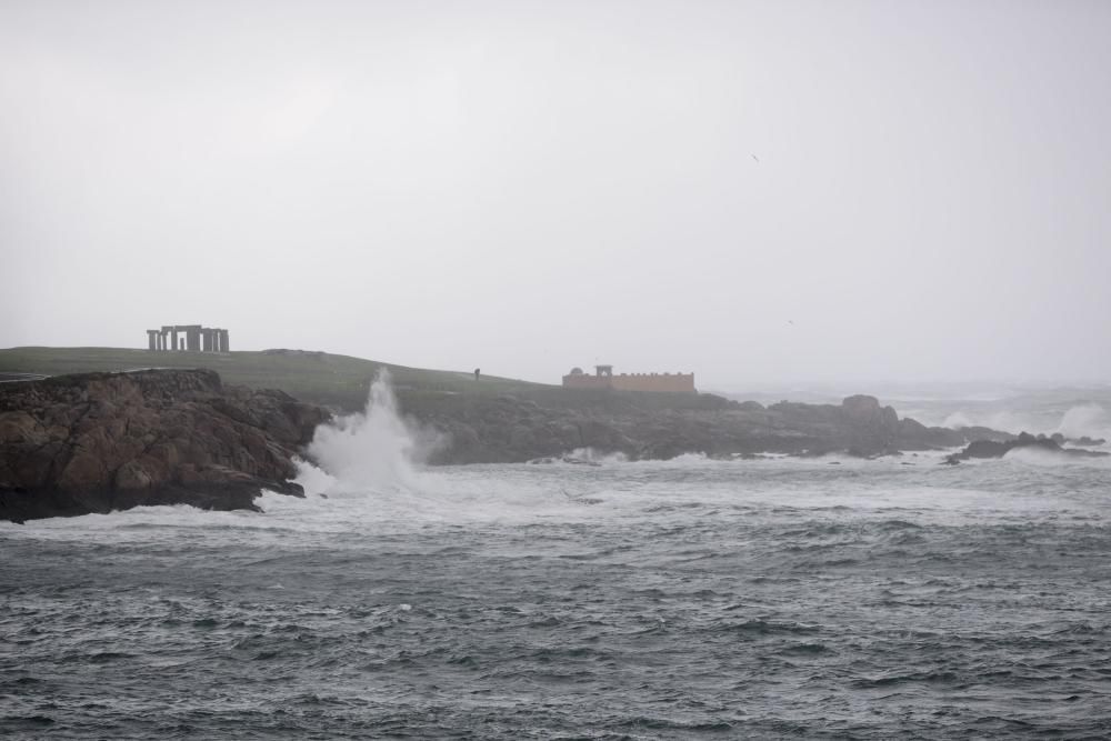 Temporal con alerta roja en la costa de A Coruña