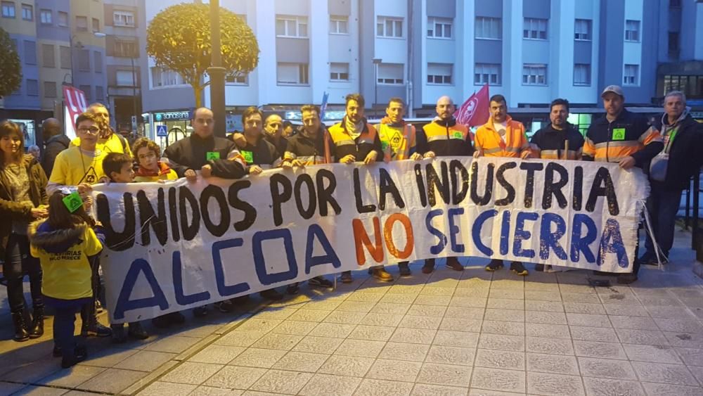 Multitudinaria marcha de "Alcoa no se cierra" en Avilés