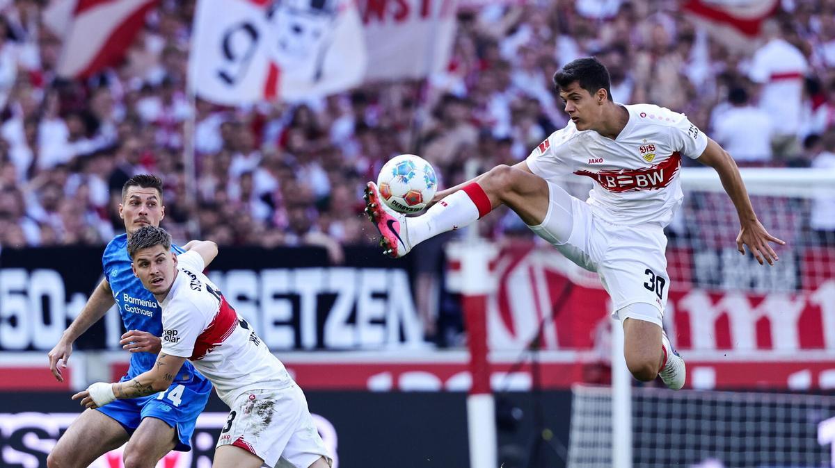 STUTTGART (Germany), 09/05/2026.- Chema Andres of Stuttgart in action during the German Bundesliga soccer match between VfB Stuttgart and Bayer 04 Leverkusen in Stuttgart, Germany, 09 May 2026. (Alemania) EFE/EPA/RONALD WITTEK CONDITIONS - ATTENTION: The DFL regulations prohibit any use of photographs as image sequences and/or quasi-video. CONDITIONS - ATTENTION: The DFL regulations prohibit any use of photographs as image sequences and/or quasi-video